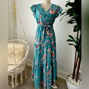 ✨3/$15✨ Beautiful Floral dress, perfect for summer or tropical destination